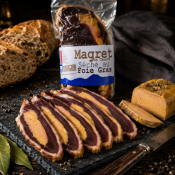 Magret de canard séché fourré foie gras ambiance — Le Picnic Français