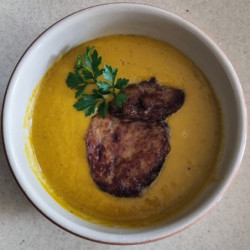 Velouté potimarron foie gras gros plan – Le Picnic Français